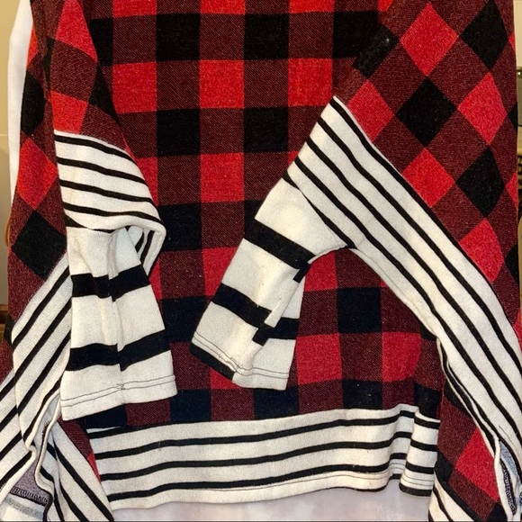 Pink Lily Poncho style sweater with sleeves - Buffalo Plaid - Picture 2 of 2